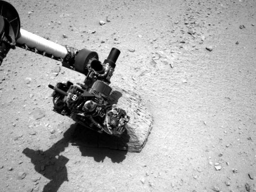691063main_pia16220-43_800-600 Curiosity rock, arm NASA